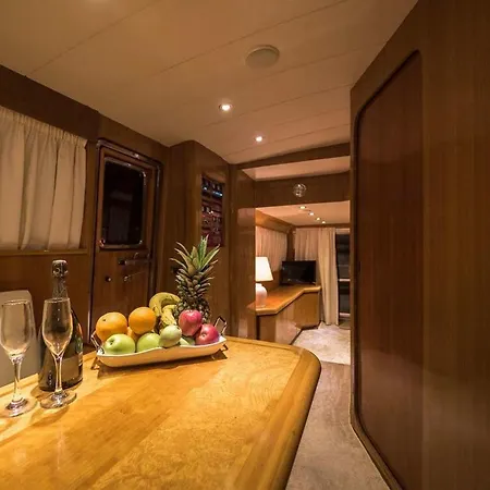 Mlc Yachts Ботель Тоурлос