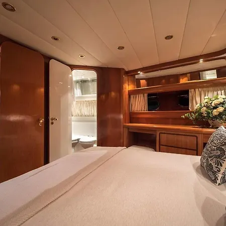 Mlc Yachts