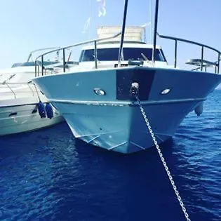 Mlc Yachts Hotel en barco *