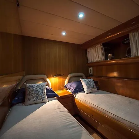 Botel Mlc Yachts *
